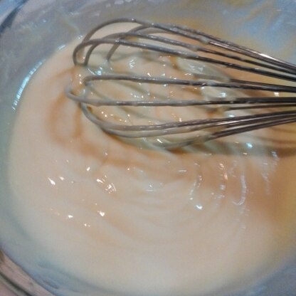 急にシュークリームが食べたくなって、こちらのカスタードクリームを作らせて頂きました。
簡単で美味しかったです。